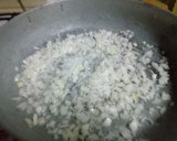 Foto del paso 1 de la receta: Arroz con azafrán y pollo