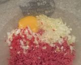 A picture of step 2 of Slimming world burgers.