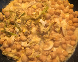 Foto del paso 2 de la receta: Garbanzos con ajos tiernos y huevo duro