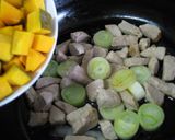 A picture of step 3 of Japanese-Style Stir-Fried Pork and Kabocha with Gochujang.