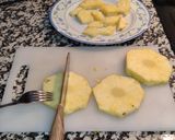 Foto del paso 2 de la receta: Brochetas de piña con frutas variadas