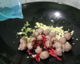 Foto langkah ke 2 dari resep Bakso sapi lada hitam.