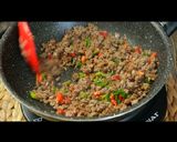 صورة لخطوة 2 من وصفة رولات الباذنجان بالبشاميل واللحمه المفرومه بشكل جديد وطعم رائع ❤️