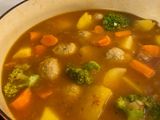 Albóndigas guisadas con verduras