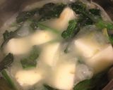 A picture of step 4 of Spinach Potage Soup with Boiled Chicken Soup.