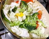 Foto del paso 2 de la receta: Pechuga de pollo con salteado oriental