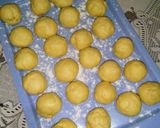 Foto langkah ke 5 dari resep Roti Goreng Isi Coklat Meleleh.