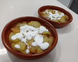 Foto del paso 3 de la receta: Cazuela de huevos con patatas al queso azul