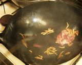 A picture of step 5 of Seafood Chow Mein.