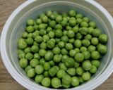 Zöldborsós - húsos tészta recept fázis 2 fotója