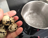 Foto del paso 4 de la receta: Huevos de codorniz con guisantes
