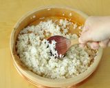 A picture of step 6 of Boiled Hamaguri Clam Nigiri Sushi.