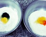 A picture of step 1 of Kanya..oh..She is making easy eggs noodles :p.