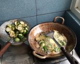 Foto langkah ke 2 dari resep Balado Terong Kemangi.