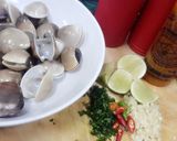 A picture of step 1 of Kanya's Clams in Sriracha double hot sauce :).