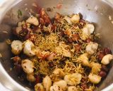 A picture of step 4 of Makhana Bhel.