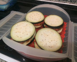 Foto del paso 5 de la receta: Moussaka de berenjena, patata y boloñesa vegetariana en estuche Lékué