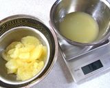 A picture of step 4 of Agar, Honey and Grapefruit Jello.