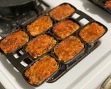 A picture of step 3 of Mini Meatloaves.