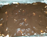 A picture of step 4 of Frozen banana split.