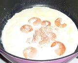 A picture of step 3 of Prawn and Tuna Curry Cream Pasta.