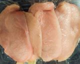Foto del paso 1 de la receta: Escalopines de pollo en salsa de hongos