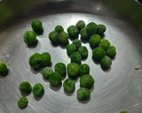 A picture of step 2 of Mutter paneer masala.