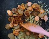 Foto langkah ke 3 dari resep 40. Nasi Goreng Sosis.