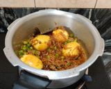 A picture of step 8 of Egg peas masala.