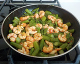 Foto del paso 14 de la receta: Espárragos trigueros con colas de gambas rojas