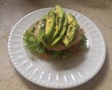 Foto del paso 3 de la receta: Patacón pisa’o / hamburguesa de pollo y salchichas de cerdo