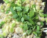 Foto del paso 3 de la receta: Pollo al verdeo con papas al pimentón