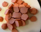 Hình bước làm 1 của món Giá xào xúc xích