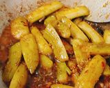 Hình bước làm 3 của món Chuối xanh kho sả ớt
