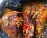 Foto langkah ke 6 dari resep Sambel pecak ikan nila goreng.