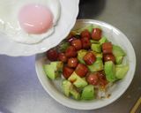 A picture of step 4 of Avocado and Wiener Sausage Teriyaki Rice Bowl.