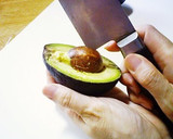 A picture of step 3 of How to Neatly Peel an Avocado.