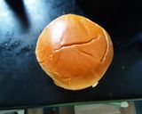 A picture of step 3 of Spicy meat and nugget burger.
