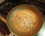 A picture of step 3 of Bean Sprouts and Tuna with Sweet Chili Sauce Mayonnaise.