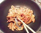 A picture of step 3 of Stir Fried Beef and Peppers (Chinjao Rosu).