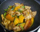 A picture of step 4 of Whet Your Appetite! Stir-Fried Kabocha Squash with Chinese-Seasoning.