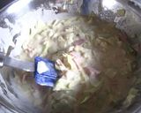 A picture of step 4 of Cake-style Okonomiyaki.