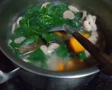 Foto langkah ke 5 dari resep 82. Bayam Ayam Wortel Kuah Kaldu Ayam.