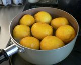 A picture of step 2 of Yuzu Jam.