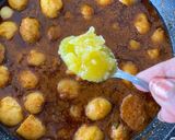 A picture of step 5 of Dum aloo (baby potato curry).