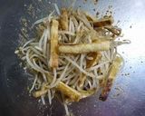 A picture of step 4 of Deep Fried Tofu and Bean Sprout with Sesame Seed Sauce.