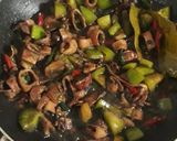 Foto langkah ke 2 dari resep Cumi asin cabe hijau.