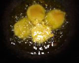 A picture of step 4 of Baingan bhaja.