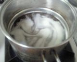 A picture of step 2 of Egg, Tomato, and Malony Noodle Soup.