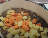 Foto del paso 4 de la receta: Cazuela de patatas con costilla y níscalos